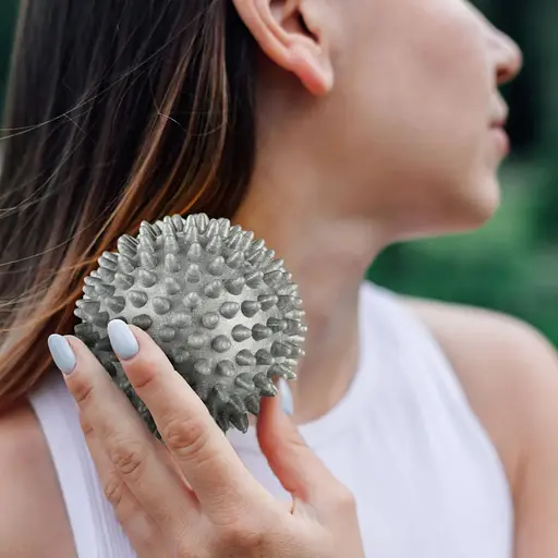 Набор массажных мячей Gymtek 70 мм 2 шт твердый/мягкий серо-розовый - фото 2