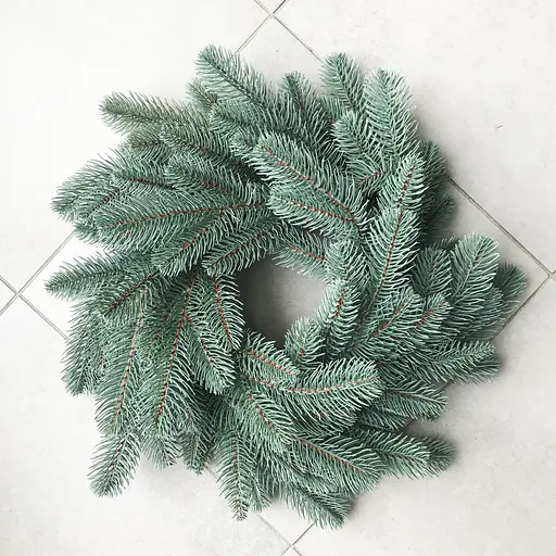 Вінок новорічний різдвяний Hvoya Lux з литої хвої блакитний 40 см - фото 3