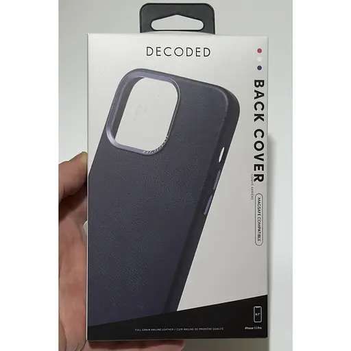 Оригинальный противоударный кожаный чехол Decoded Leather Case MagSafe для iPhone 13 Pro (6.1") Matt Navy Blue - фото 3