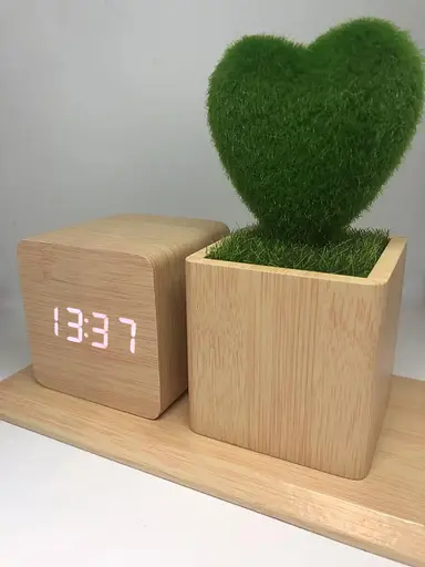 Электронные настольные часы с подставкой для канцелярии под дерево - фото 7