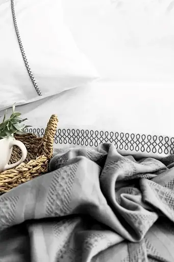 Постельное белье Noemi Grey Варена Хлопок с покрывалом пике 240х260 Saheser pbe0051772 - фото 2