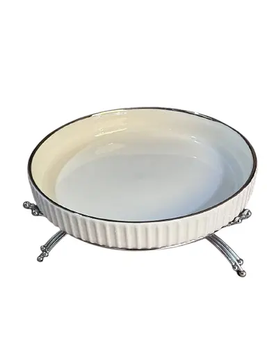 Керамическое блюдо 1572G с рельефом на серебристой подставке 25 см - фото 1