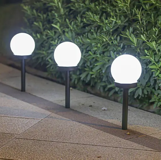 Садові світильники на сонячній батареї біла пластикова куля 10 см 2 шт - фото 8