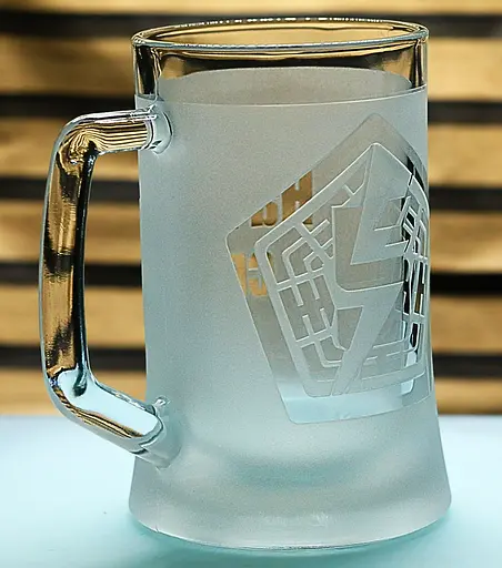 Подарунковий келих для пива з ручкою 660 мл з гравіюванням лого шеврона 5 окрема штурмова бригада - фото 2