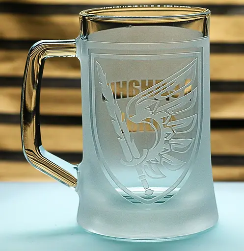 Подарунковий пивний kелих з гравіюванням 660 мл напису лого шеврона 79-ї окремої десантно-штурмової бригади - фото 1