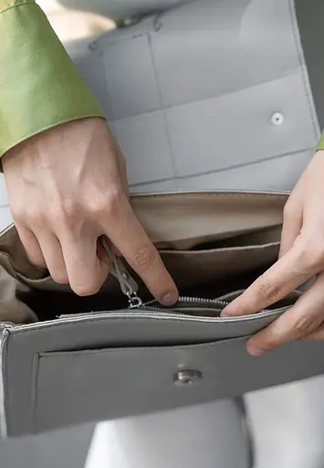 Женская кожаная сумка Ester серая - фото 5