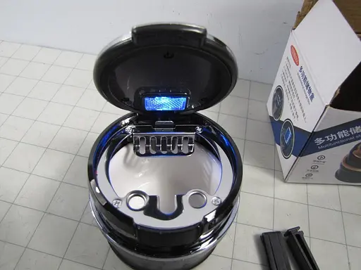 Автомобільна міні попільничка Solarxia HT-856 зі світлодіодом чорний - фото 7