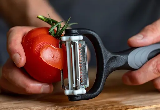 Овочечистка економка та шатківниця Max3 Turbo для нарізки соломкою та слайсами овочів фруктів із силіконовою ручкою, Kitchen Master Чорний 85584 - фото 3