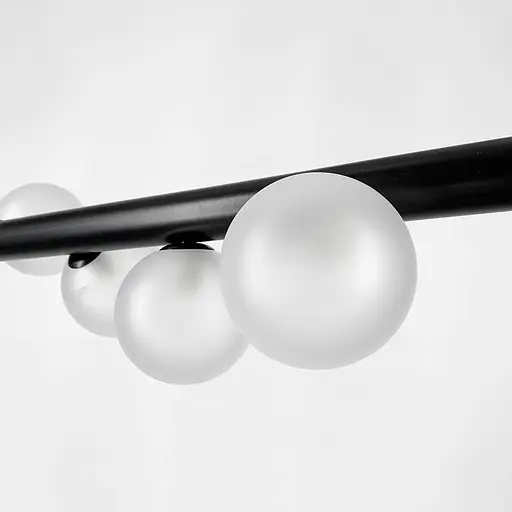 Горизонтальна люстра з 7 білими плафонами у чорному каркасі 80 см | Арт. SGJ 2-800H BK | Line F - фото 3