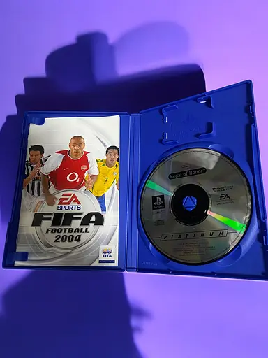 Диск с игрой на PlayStation 2 лицензия FIFA Football 2004 - фото 2