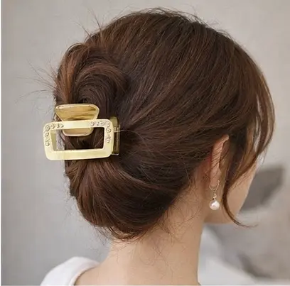 Заколка-краб прямоугольная для волос 5 см со стразами пластиковая с металлическим механизмом Молочный - фото 2