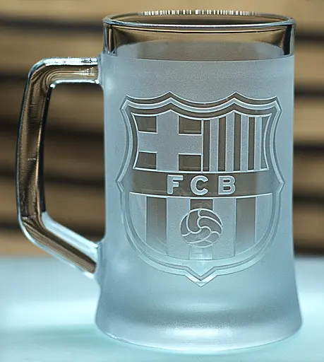 Пивний келих 660 мл Barcelona з гравіюванням подарунок для фаната ФК Барселона футбольний кухоль - фото 1