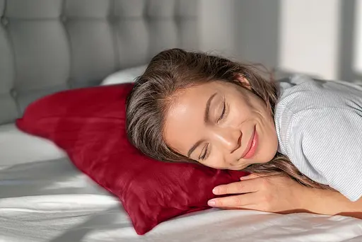 Шовкова наволочка «Чумацький Шлях» для подушки 70х50 см Наволочка від зморшок зі 100% натурального шовку Mulberry 19 моммі Бордовий - фото 6