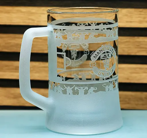 Пивний келих 660 мл ФК Манчестер Юнайтед FC Manchester United з гравіюванням подарунок для фаната   кухоль круговий - фото 3
