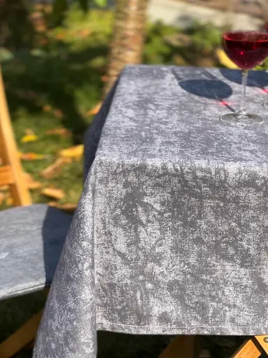 Водовідштовхувальна скатертина Мармур графіт 140х140 см (+ 2 серветки 30х40 см) - фото 8