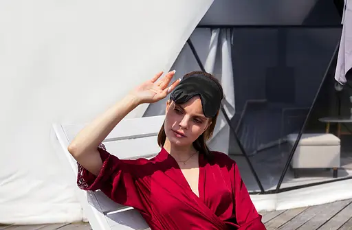 Маска для сну шовкова Чумацький Шлях 3.1 з нековзкою резинкою в Подарунковій упаковці Чорний (1157-02) - фото 7