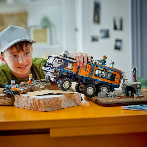 Конструктор LEGO City Арктический исследовательский грузовик с научной лабораторией 1064 детали (60471) - фото 13