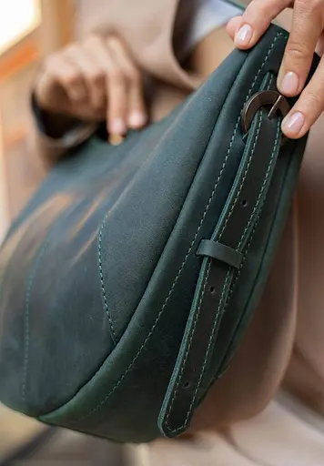 Шкіряна жіноча сумка Круасан зелена - фото 8