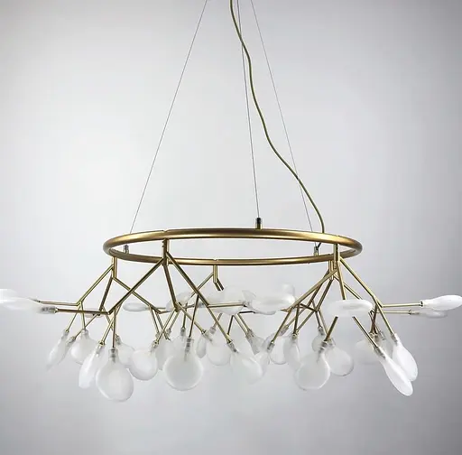 Ніжна люстра у формі кільця на 45 пелюсток в золотистому корпусі Line.F Колір плафона Білий - фото 10
