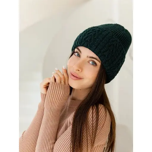 Женская вязаная шапка джулия 20% шерсть с отворотом Зеленый - фото 1
