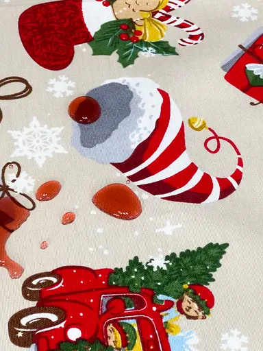 Водоотталкивающая Скатерть новогодняя с принтом Рождественский декор 220х140 см (+ 4 салфетки 30х40) Бежевый - фото 6