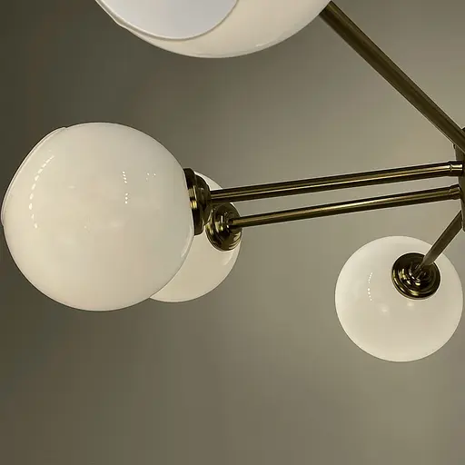 Люстра у латунному корпусі на 8 білих глянцевих плафонів | Арт. F 68/8 AB | Line F - фото 2