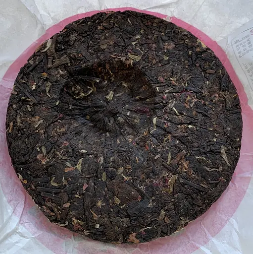 Шу пуэр с розой блин Dipe 2023 год 100 г - фото 4