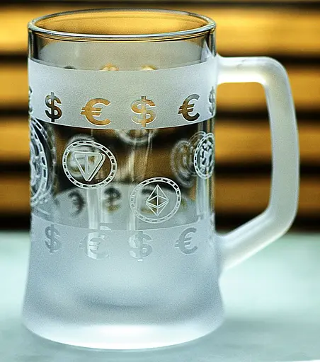 Пивний кухоль Crypto King з гравіюванням БІТКОІН ETH DOGE SOL BNB TON Подарунок трейдеру Келих для криптоаналітика - фото 8