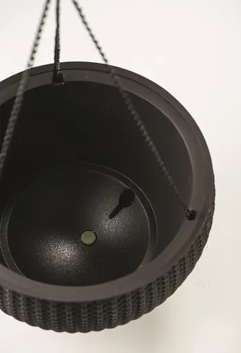 Горшок для растений Keter Rattan Hanging Sphere с цепочками подвесной темно-коричневый 8.6 л - фото 4