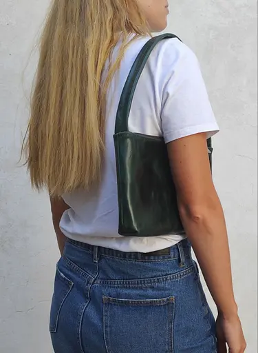 Кожаная женская сумка хобо Tarwa sum0028627 - фото 7