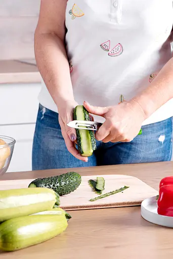 Ніж 2в1 економка овочечистка рибочистка велика з пластмасовою ручкою для очищення овочів і фруктів 20.5 см, Kitchette Салатовий 84409 - фото 3