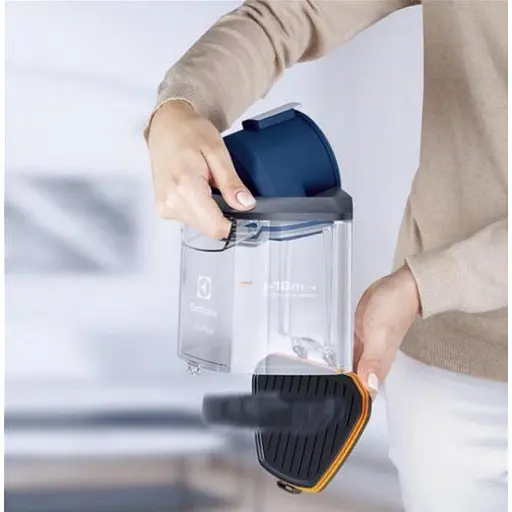 Пылесос безмешковый Electrolux EUFC8ALRGY - фото 5