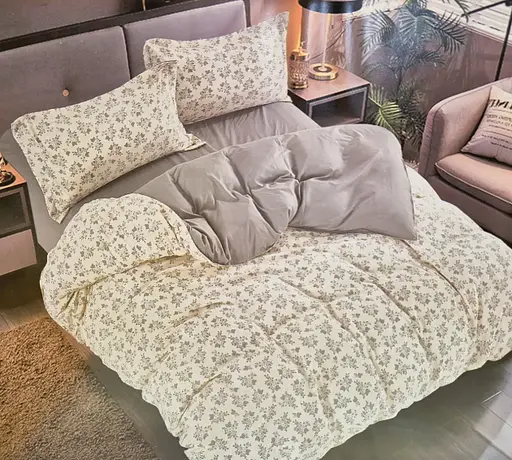 Постельное белье сатин Laura-Grand 17 евро комплект с 4 наволочками Бежевый с узорами - фото 1