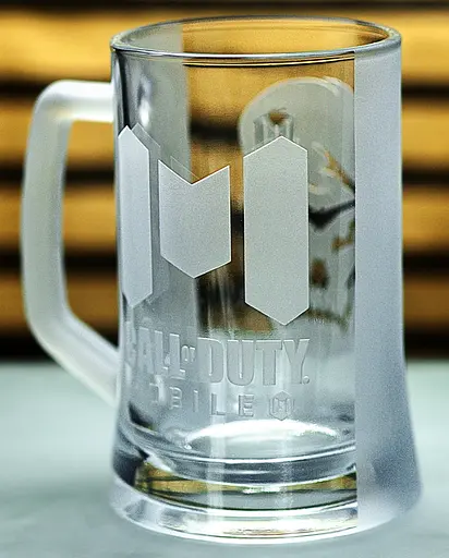 Пивний кухоль 660 мл Call of Duty з гравіюванням лого Подарунок геймеру КОЛ оф дьюті Mobile Ігровий келих для фанатів шутерів - фото 3