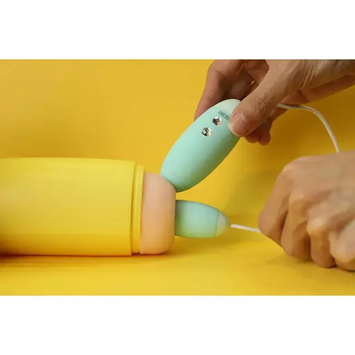 Вакуумный стимулятор с виброяйцем 2-в-1 KisToy Miss VV Cyan - фото 7