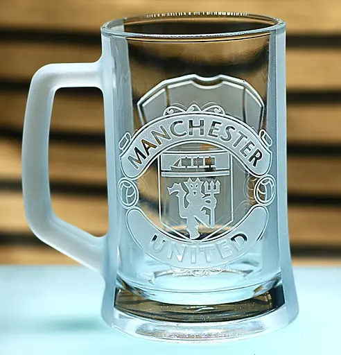 Пивний келих 660 мл Манчестер Юнайтед FC Manchester з гравіюванням подарунок для фаната  футбольний кухоль Роналдо - фото 1