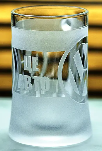 Пивний кухоль Volkswagen Фольксваген 660 мл з гравіюванням Подарунок автолюбителю  Келих з логотипом авто та легендарний слоган - фото 6