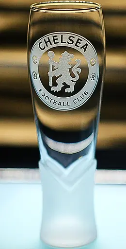 Пивний келих крафтовий 440 мл ФК Челси Chelseal з гравіюванням подарунок для фаната футбольна кружка - фото 1