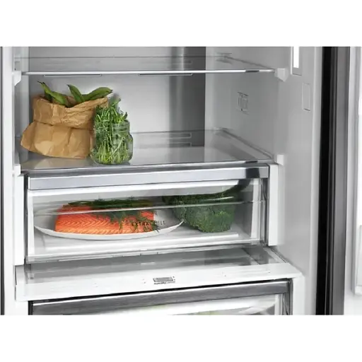 Холодильник Electrolux с нижней морозильной камерой. Холодильная камера 244 л, морозильная камера 94 л, А+, инвертор, внутренний дисплей, черный + стекло. - фото 3