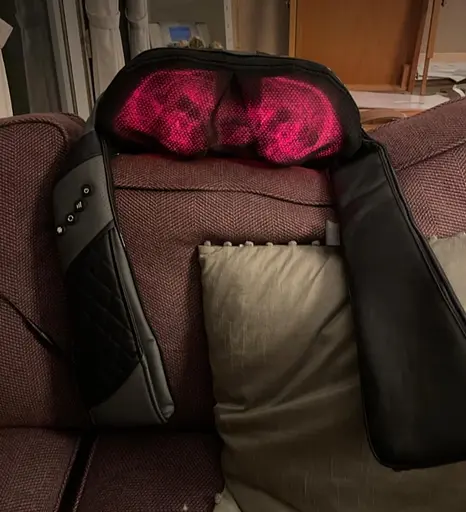 Массажер для шеи и плеч с прогревом, сумкой и адаптером в автомобиль Черный - фото 10