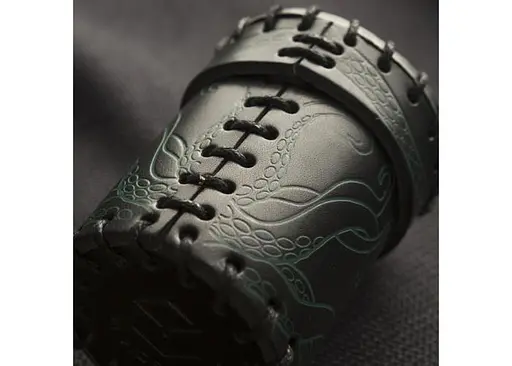 Настільна гра Q-Workshop Чаша для кубиків Call of Cthulhu Black & green-golden Leather Dice Cup (CCTH101) - фото 4