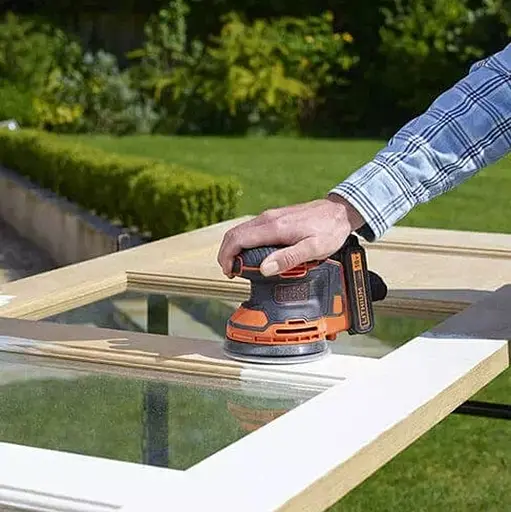 Шлифмашина эксцентриковая аккумуляторная Black&Decker с АКБ и ЗУ BDCROS18 - фото 3