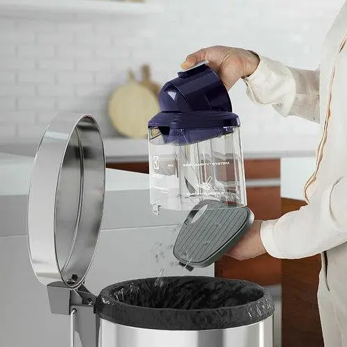 Пылесос безмешковый Electrolux ESPC71DB - фото 4