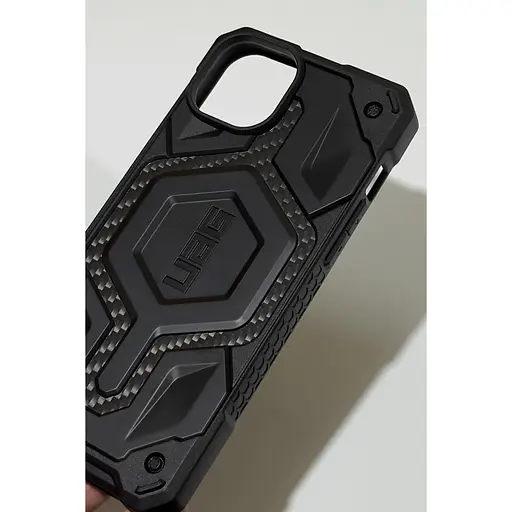 Оригинальный противоударный чехол UAG Monarch Pro MagSafe для iPhone 14 Plus/15 Plus Black 114029114040 - фото 5