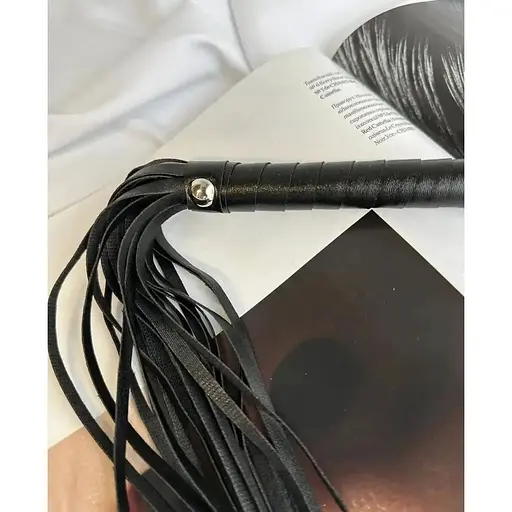 БДСМ-батіг (флогер) чорного кольору довжина 55 см - фото 3