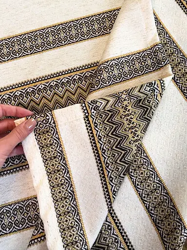 Лляна скатертина різдвяна з українським орнаментом "Рандеву коричневий" - 150х150 см - фото 4