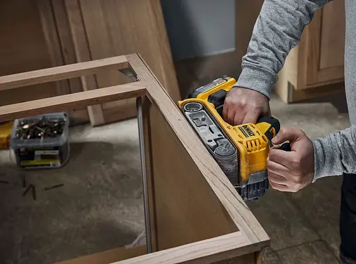 Ленточная аккумуляторная шлифмашина DeWalt без АКБ и ЗУ DCW220N - фото 8