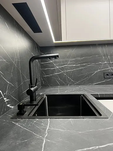 Смеситель для кухни с выдвижным изливом и подключением к фильтру черный Nett FWB-33 Черный - фото 3