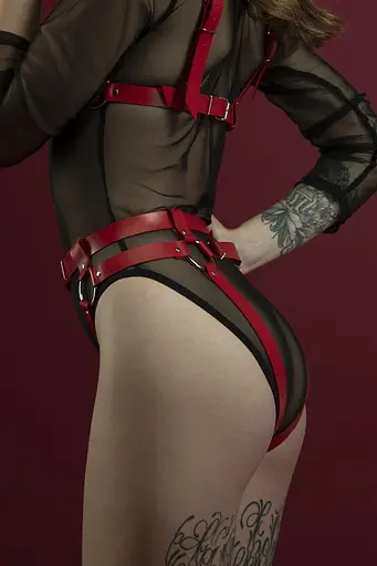 Гартери Feral Feelings - Belt Briefs, трусики, натуральна шкіра, Червоний - фото 2