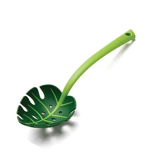 Ложка для салатів та спагетті шумівка у вигляді листка з прорізами пластмасова Jungle Spoon, Kitchen Master Зелений 85382 - фото 1